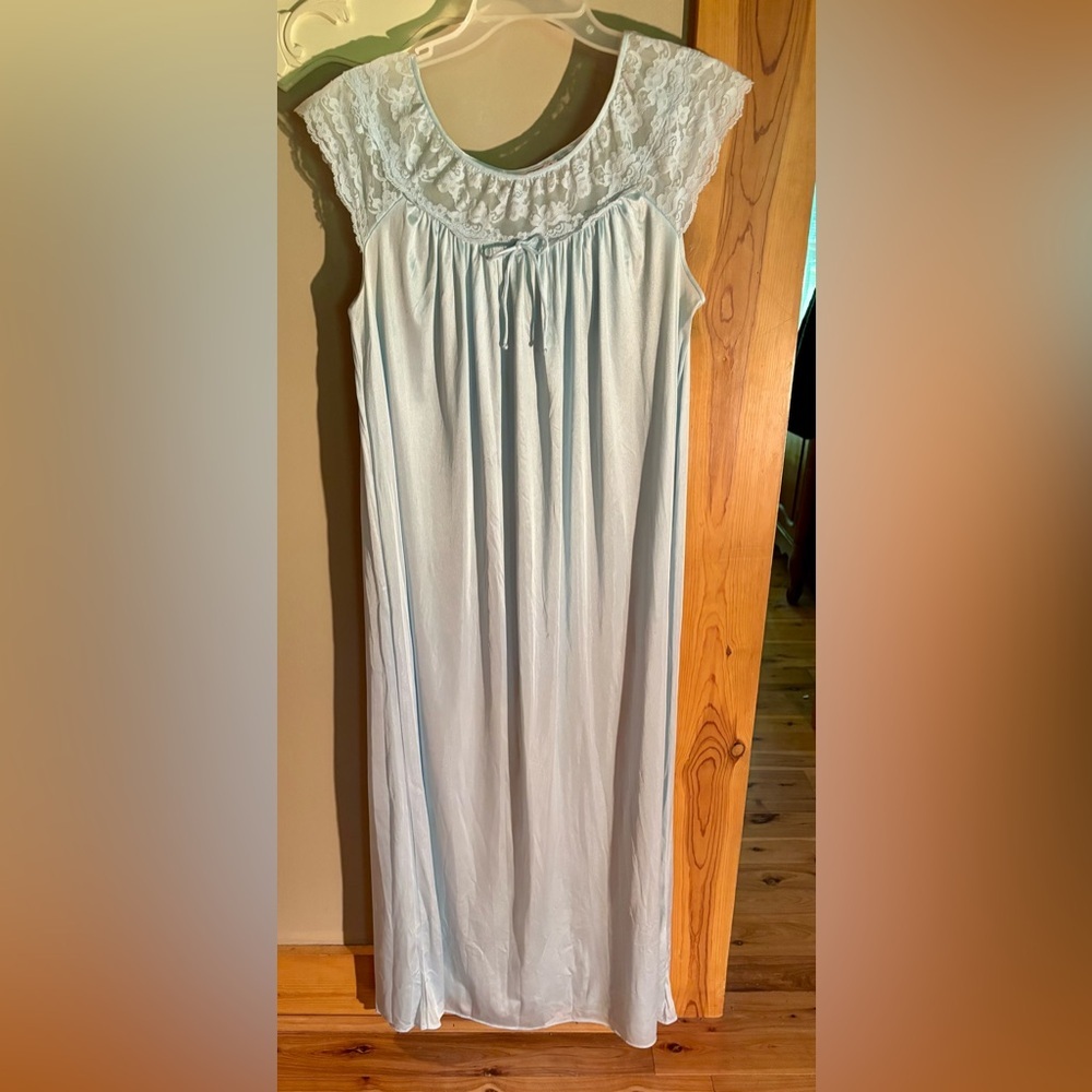 💗Gilead Lace Neck Cap Sleeve Baby Blue Nightgown w/Bow Vintage size Medium💗